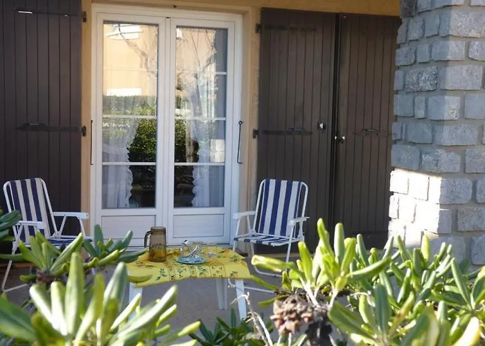 T5 Front De Mer, Semesterbostad